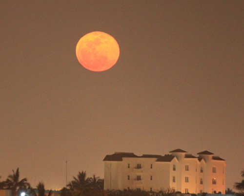 supermoon, photographed from Mazatlan, Mexico